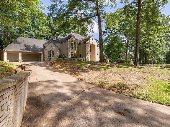 3rd image of 555 Willow Dr
