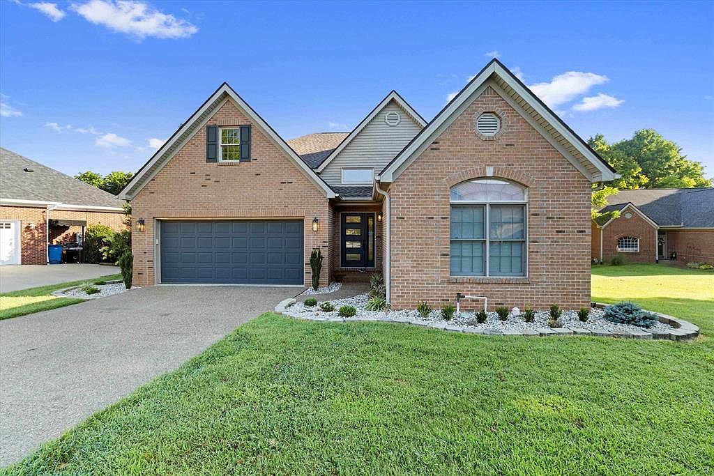 6440 Summit Dr — The Pearl Club