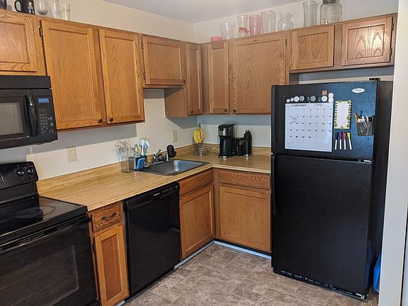 3rd image of 16301 Taconic Cir