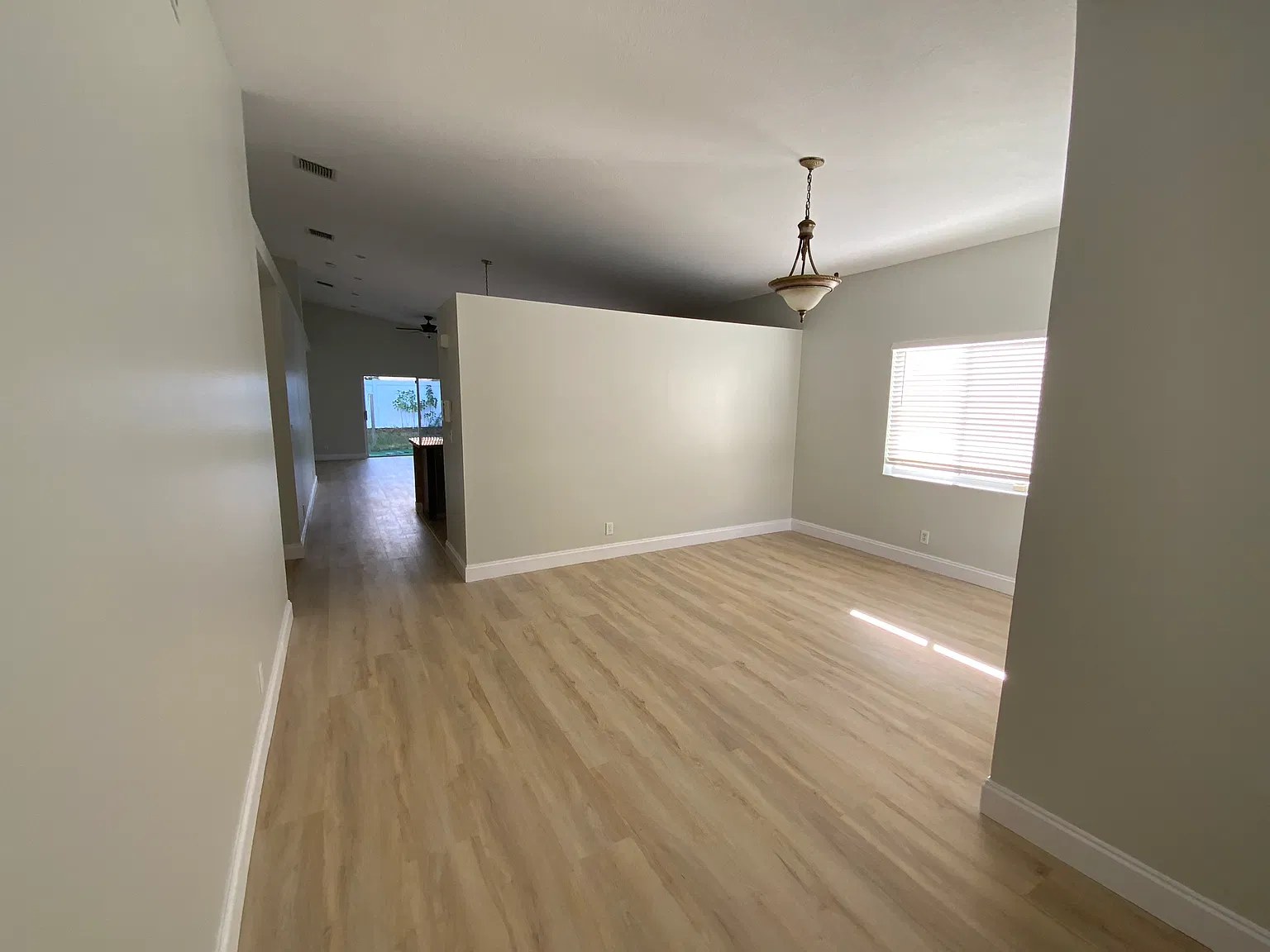3 bed, 1666 sqft, $3,900 — Photo 3