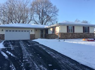 2985 Bartelmy Ln N, Maplewood, MN 55109