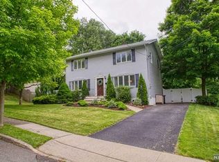 39 Clayton St, Hillsdale, NJ 07642