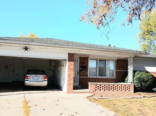 30029 Blossom Ln, Warren, MI 48088