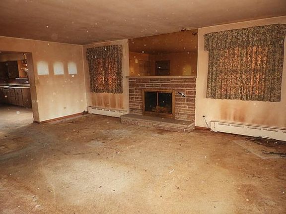 3rd image of 827 S Elmwood Ave
