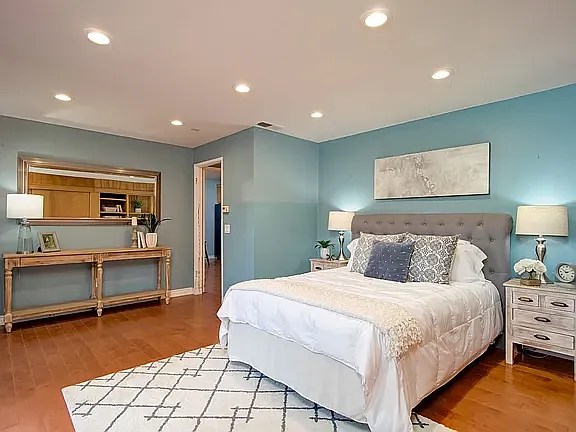 9477 La Jolla Shores Dr #B — Photo 8