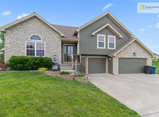 1701 Rockwater Ln, Kearney, MO 64060