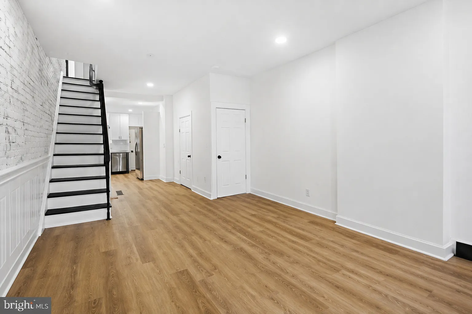 3 bed, 1.5 bath, 1048 sqft, $1,850 — Photo 2