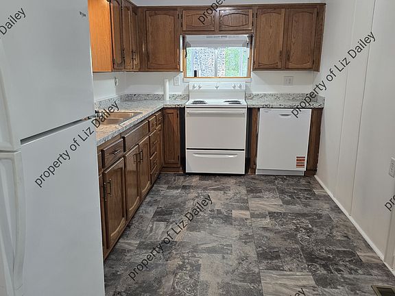 3rd image of 215 Fink St