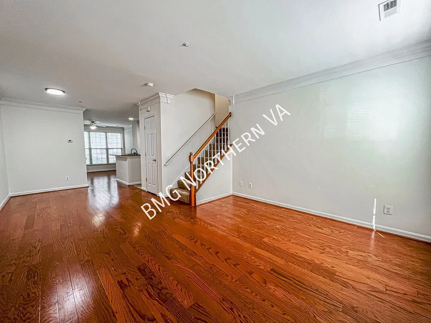 Lovely 2BR/2.5 BA Interior Townhome In Beautiful Dominion Station — Photo 2