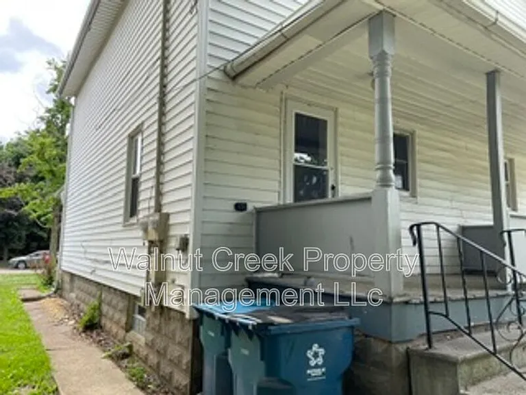 1911 E 34th St — Photo 24