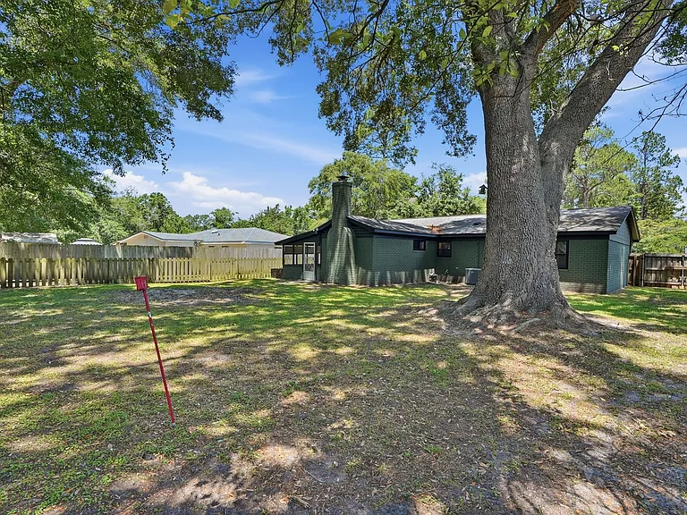 703 Pineview Ct — Photo 31