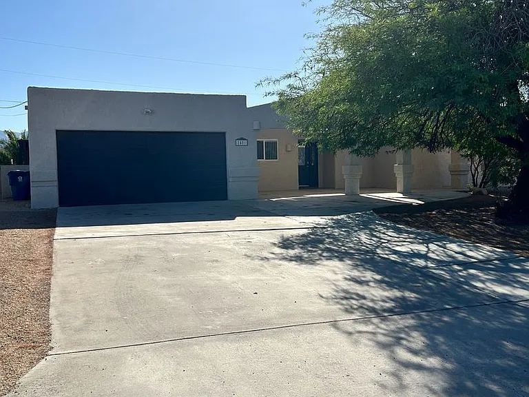 2401 Cosnina Dr — Photo 1