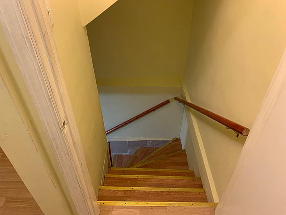 3rd image of 827 N Trumbull Ave #B