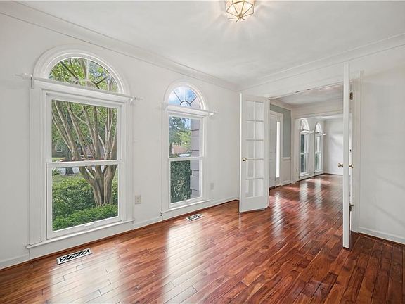 3rd image of 220 Marsh Island Dr