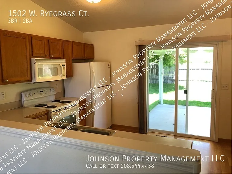 1502 W Ryegrass Ct — Photo 2