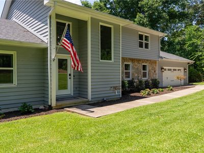10016 Clovis Dr, Seneca, SC, 29672