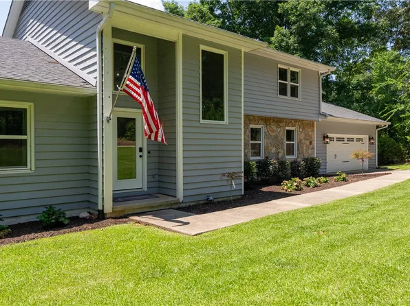 10016 Clovis Dr, Seneca, SC 29672