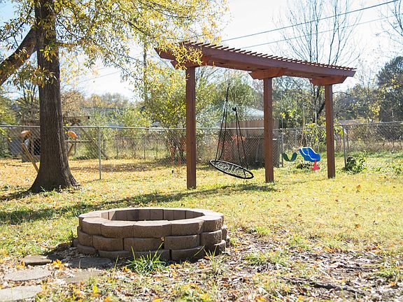 Firepit and swingset. Renter provides their own swings.