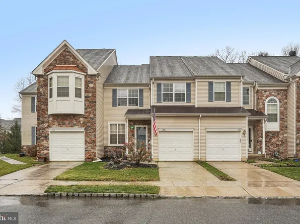 208 Chancellor Dr, Deptford, NJ 08096