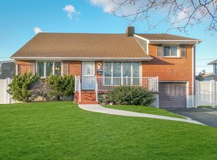 235 Normandy Rd, Massapequa, NY 11758