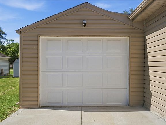 4th image of 3917 Vannest Ave