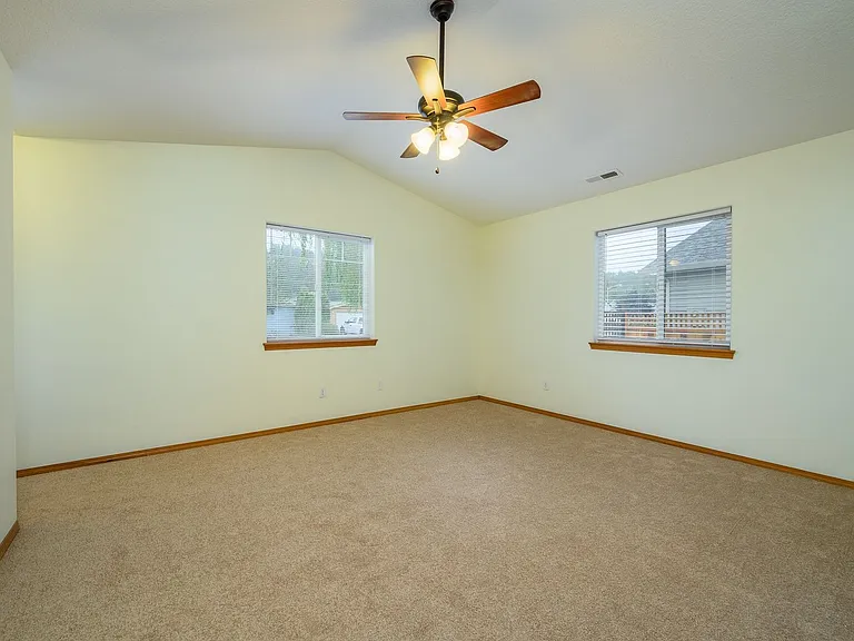 357 NE Faulconer Ct — Photo 12