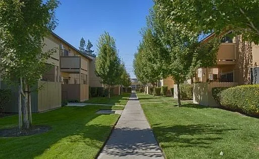 Greenbriar Villa Apartments — Photo 11