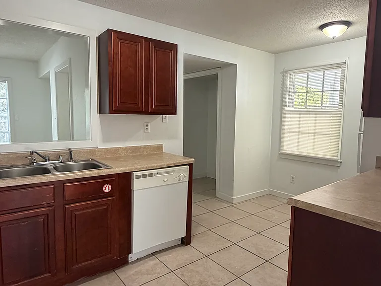 341 East Dr — Photo 15