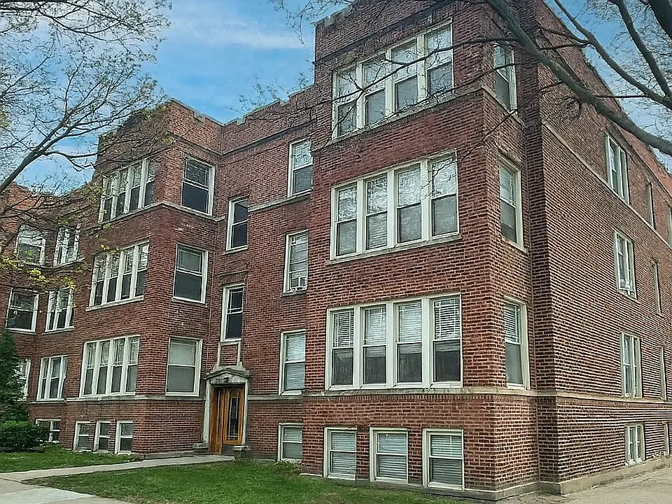 2139 W Lunt