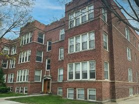 2139 W Lunt LLC