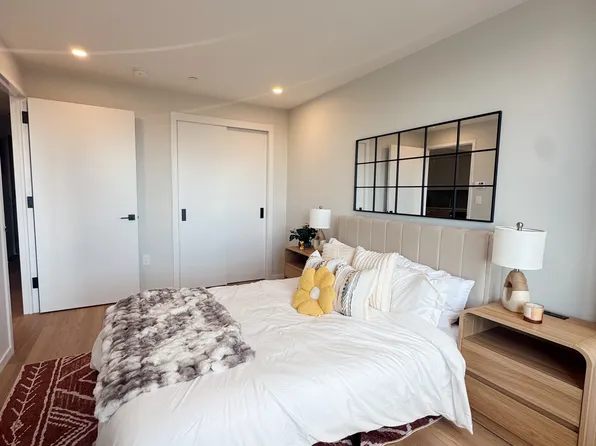 83-07 Queens Boulevard image 2 of 7