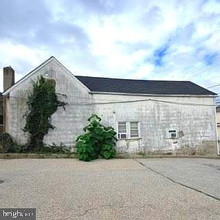 4th image of 803 Forrest St