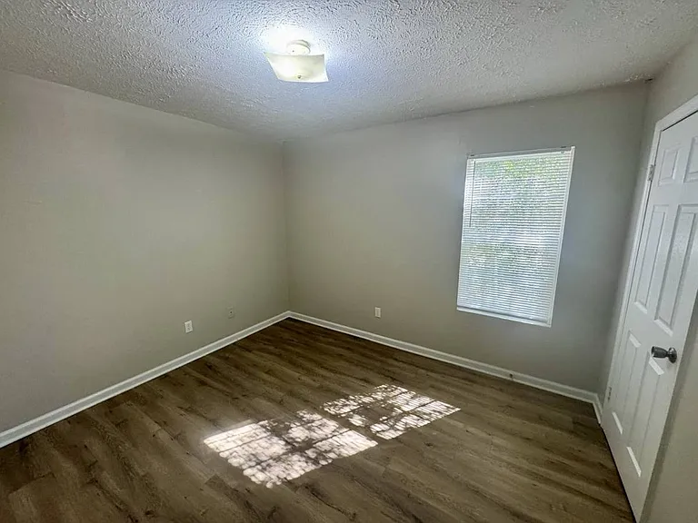 315 Pleasant Rd — Photo 10