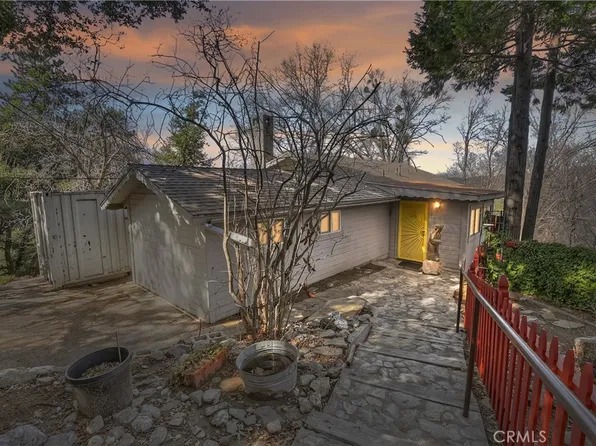 24676 Edelweiss Dr, Crestline, CA 92325