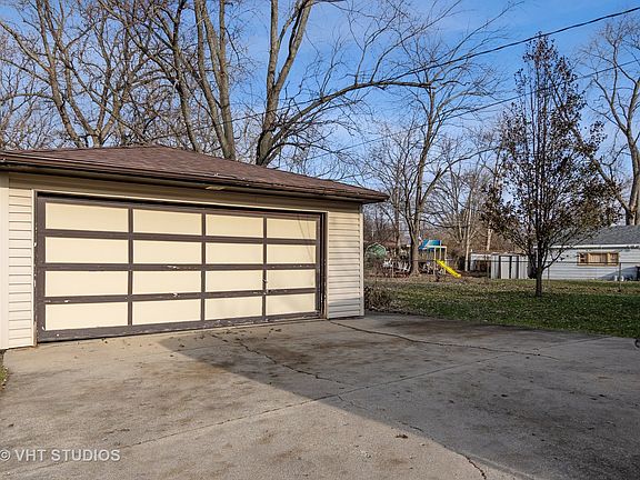 3rd image of 170 Bradley Ln