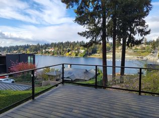 9328 SE Shoreland Dr, Bellevue, WA 98004