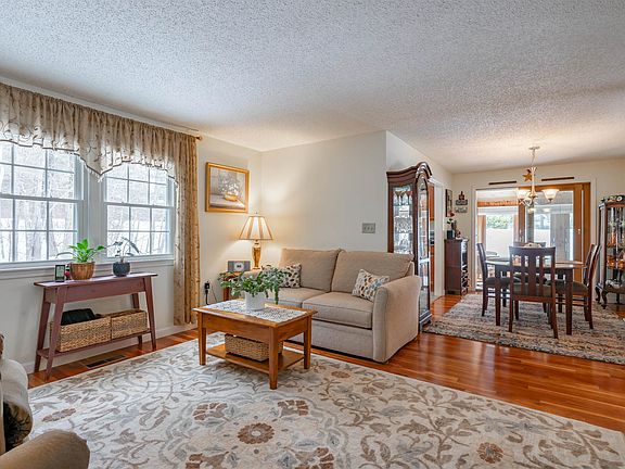 5th image of 11 Winding Pond Road