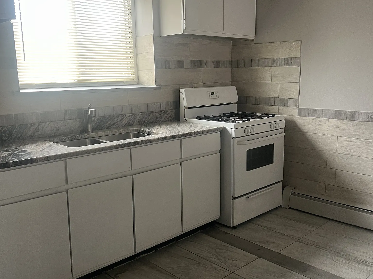 2 bed, 850 sqft, $1,595 — Photo 3