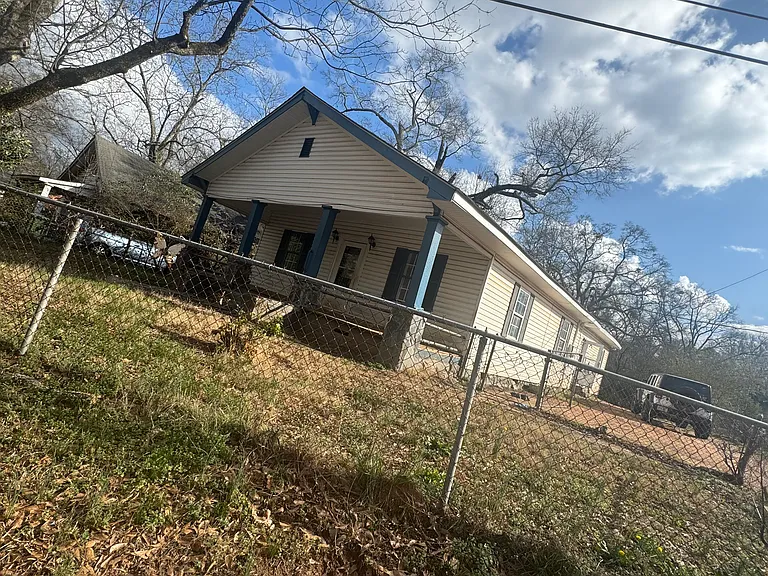 1032 W College Ext — Photo 1