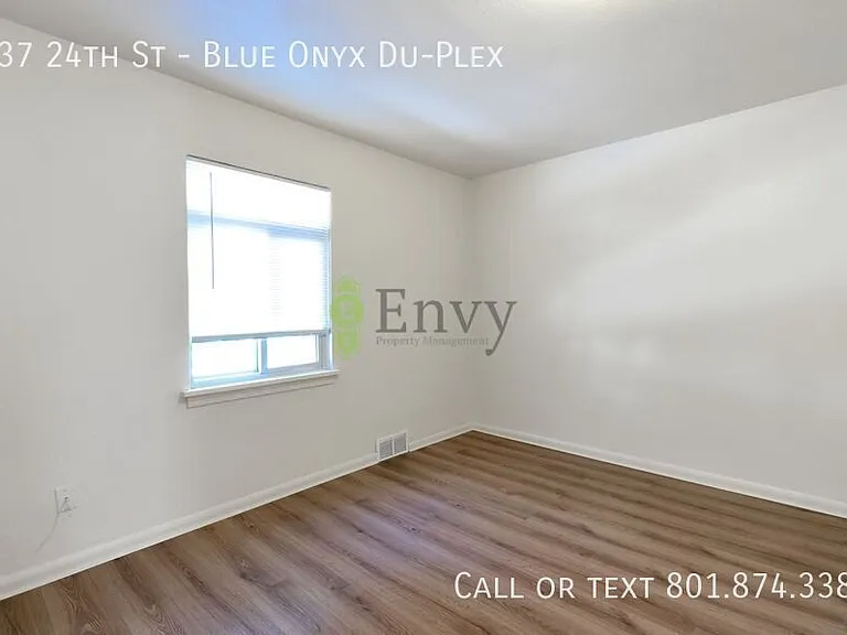 937 24th St #BLUE ONYX DU-PLEX — Photo 12