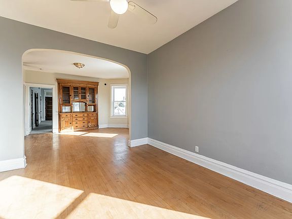 2nd image of 2042 W Armitage Ave APT 3
