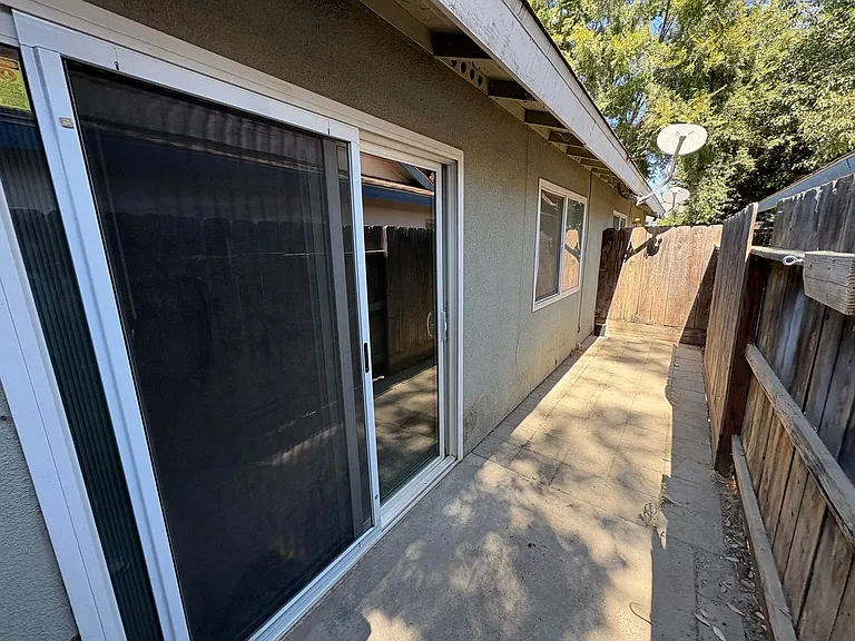 1748 E Laura Ave — Photo 9