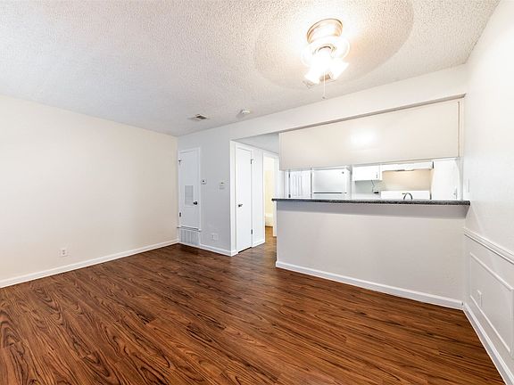 4th image of 1405 Clearfield Dr #210