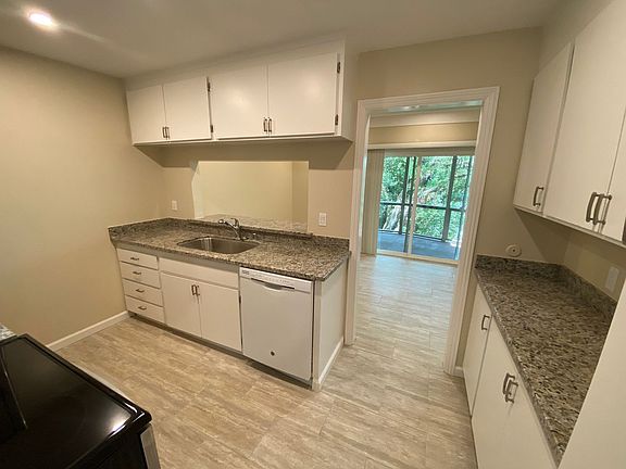 5th image of 3553 Wildwood Ln #0