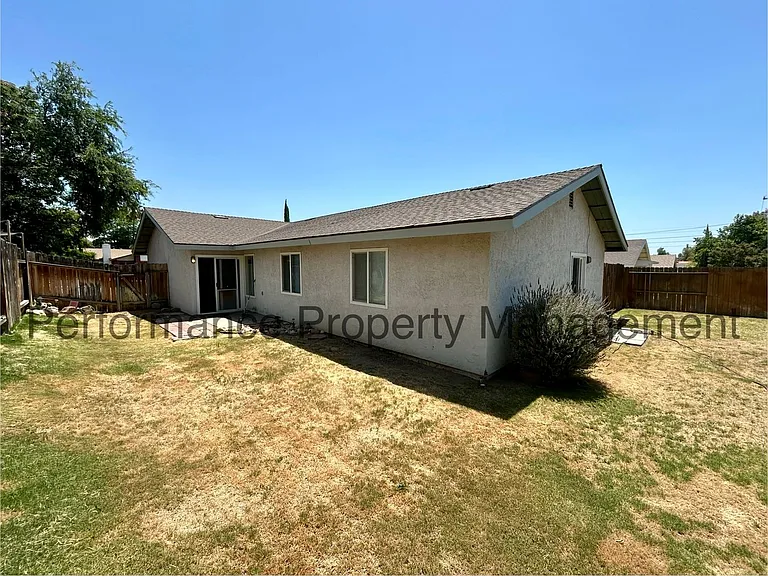 2716 Catalina Dr — Photo 14