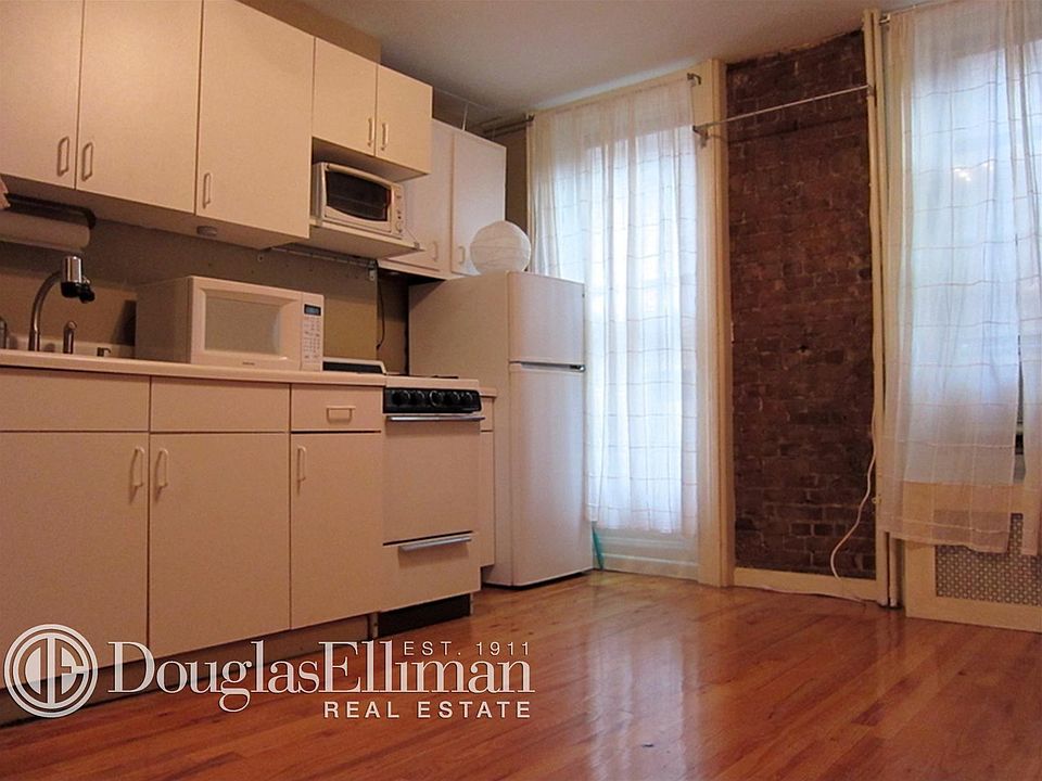 2nd image of 877 10th Ave APT 4S
