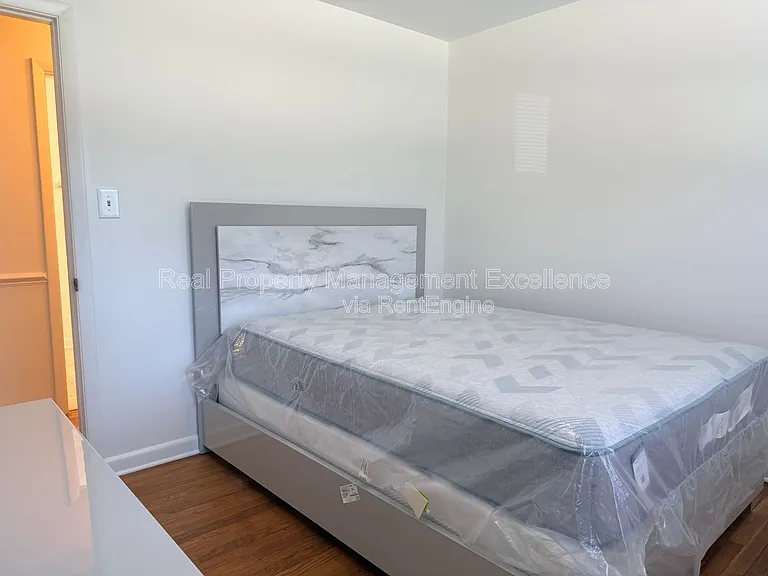 120 E Rowan St — Photo 39