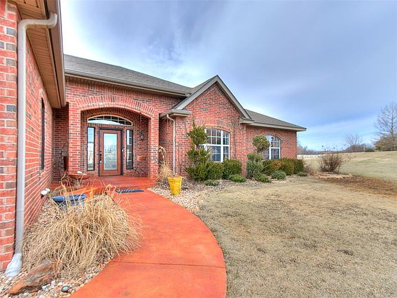 3rd image of 2620 Long Lake Pl