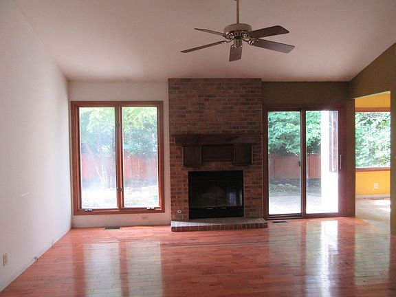 4th image of 582 Maves Dr