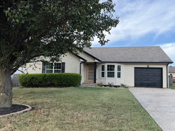 3267 S Senseney Cir, Clarksville, TN 37042